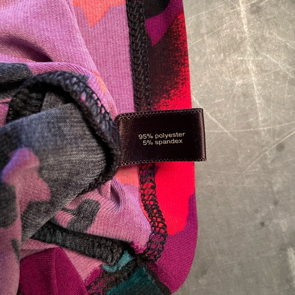 The LIMITED cowl neck floral sleeveless top - Size S - Picture 5 of 12